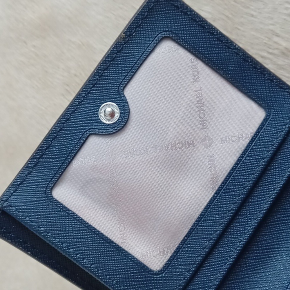 Michael Kors Wallet - Picture 14 of 16